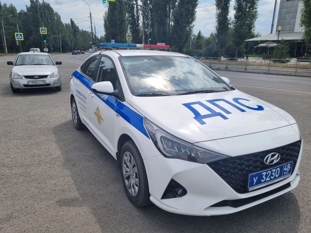 Под Белгородом легковушка врезалась в кустарный самоход: есть пострадавшие