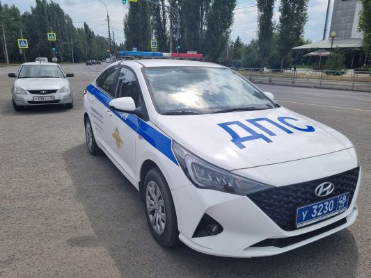 Под Белгородом легковушка врезалась в кустарный самоход: есть пострадавшие