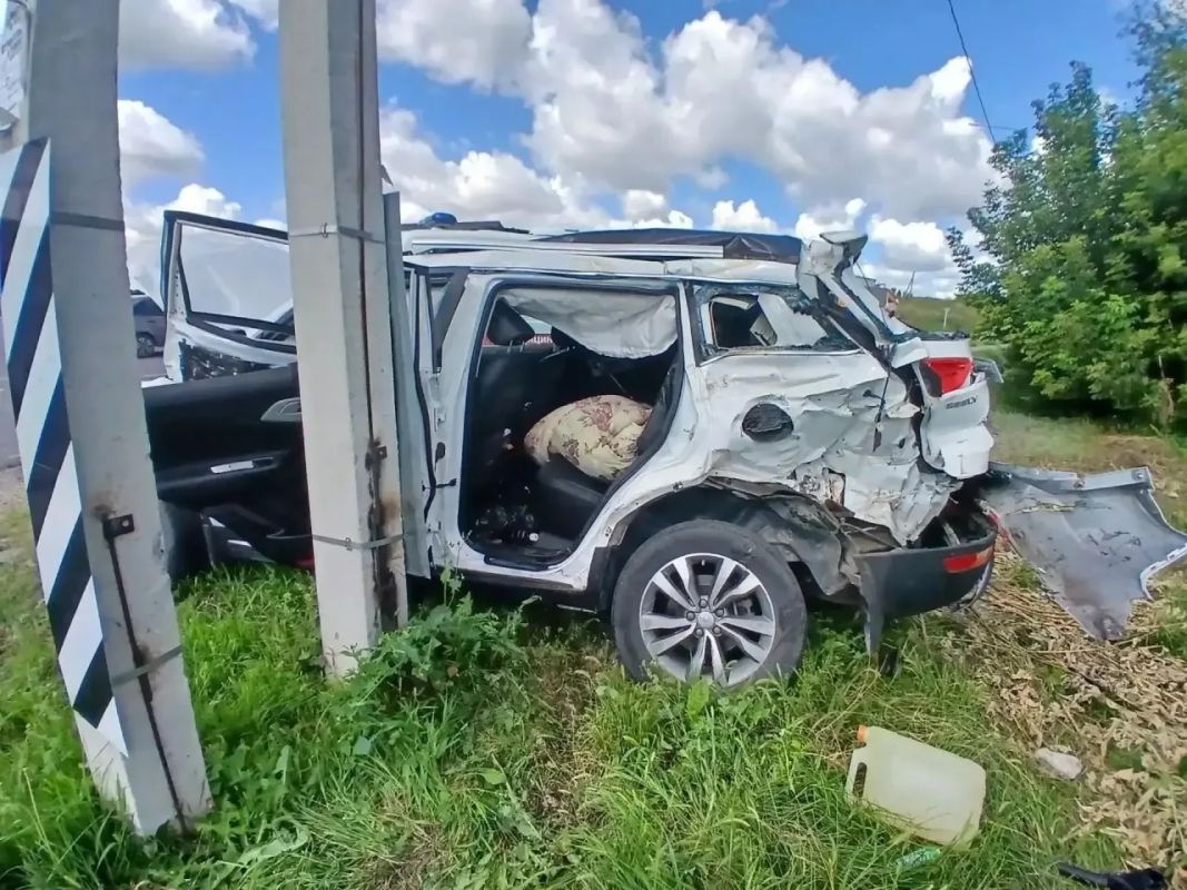 «Выбросило из кабины и зажало». Женщина погибла в страшном ДТП на воронежской трассе