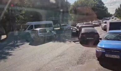 «Лютая авария». О массовом ДТП на перекрёстке сообщили воронежцы (ВИДЕО)