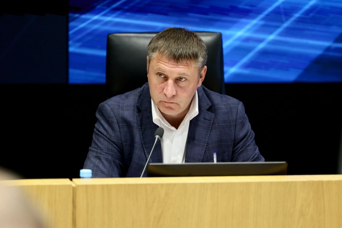 Жители белгородского посёлка загрузили Шуваева своими проблемами