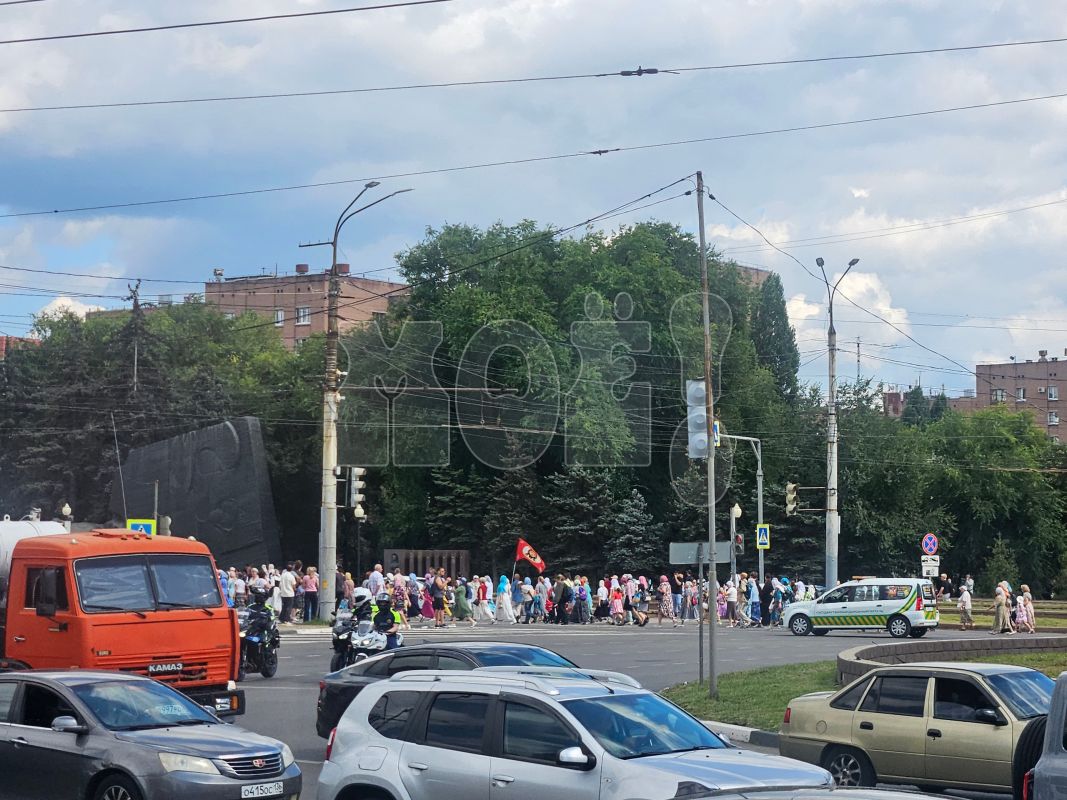 Мегапробка сковала Московский проспект из-за крестного хода