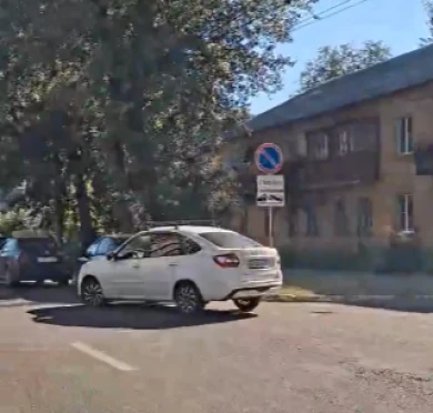 Длинную очередь на воронежской заправке сняли на видео 