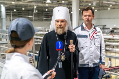 Митрополит Воронежский и Лискинский Леонтий освятил благотворительную линейку воды «Митрофановская» на заводе «Глобальные напитки»