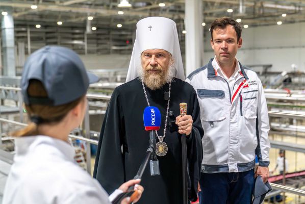 Митрополит Воронежский и Лискинский Леонтий освятил благотворительную линейку воды «Митрофановская» на заводе «Глобальные напитки»