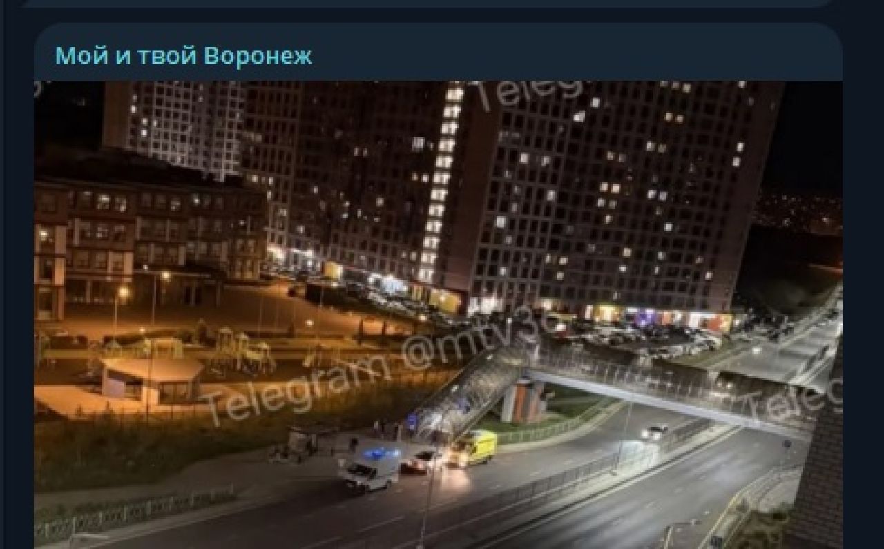 Девушка упала в&nbsp;надземном переходе и&nbsp;попала в&nbsp;больницу