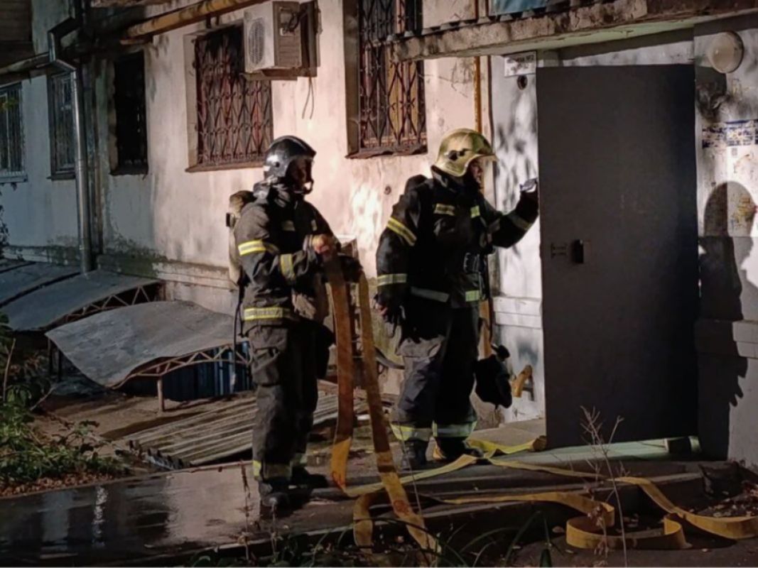 15 человек эвакуировали из горящей трёхэтажки под Воронежем