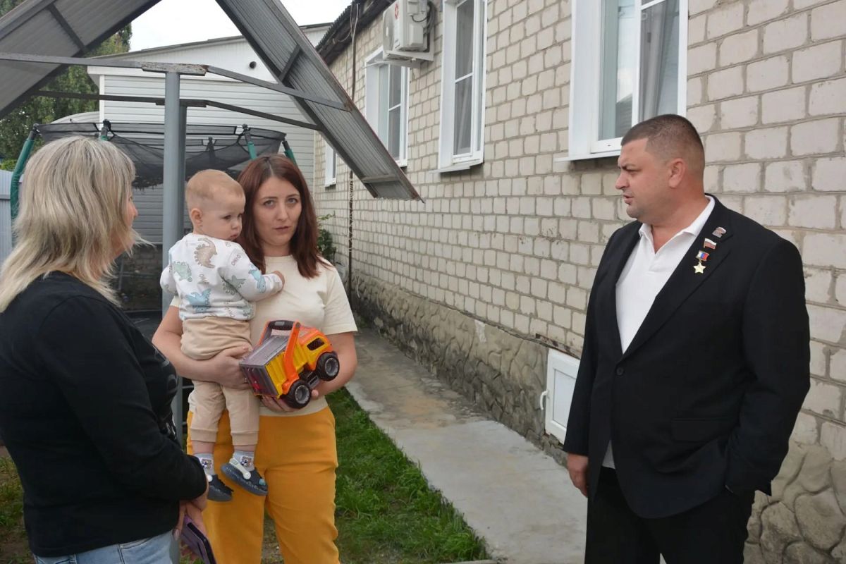 Личный контроль Героя России: Андрей Дьяченко помог семье участника СВО оформить землю
