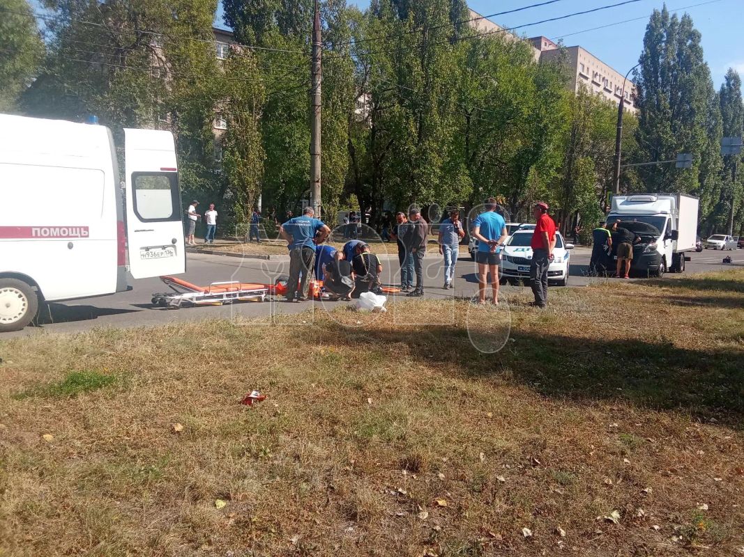 Грузовик сбил человека на пешеходном переходе в Воронеже&nbsp;