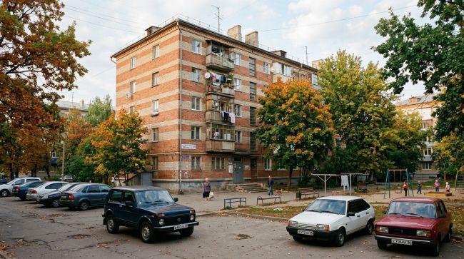 Воронежанка «захватывала» дома и продавала служебные машины знакомым по дешёвке