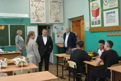 В Воронеже обновляют школу-памятник: как депутаты контролируют ремонт к 1 сентября