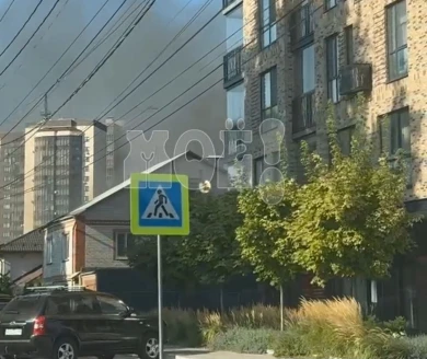 Пожар, вспыхнувший в частном секторе Воронежа, сняли на видео 