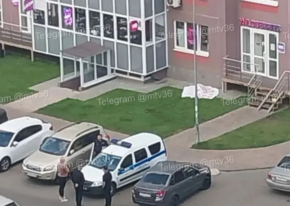 Труп нашли под окнами многоэтажки под Воронежем&nbsp;