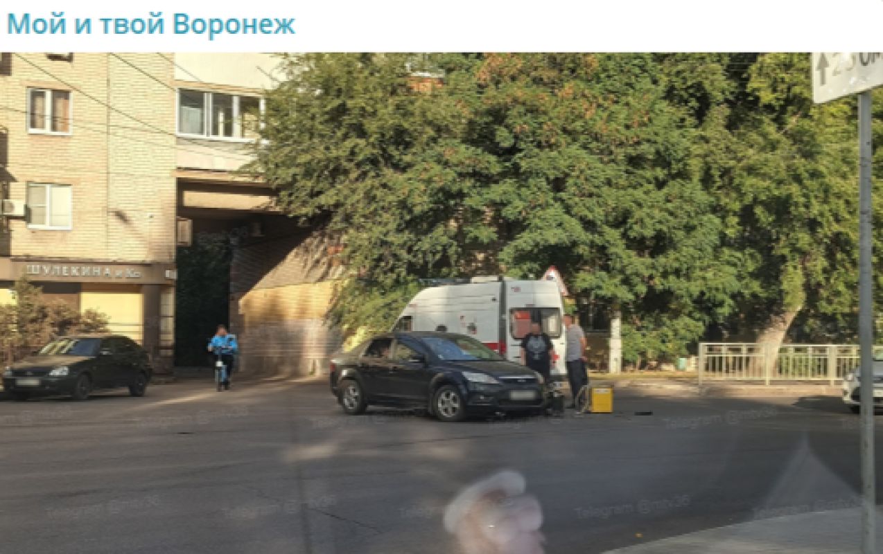 Авария с курьером на электровелосипеде случилась в Воронеже&nbsp;