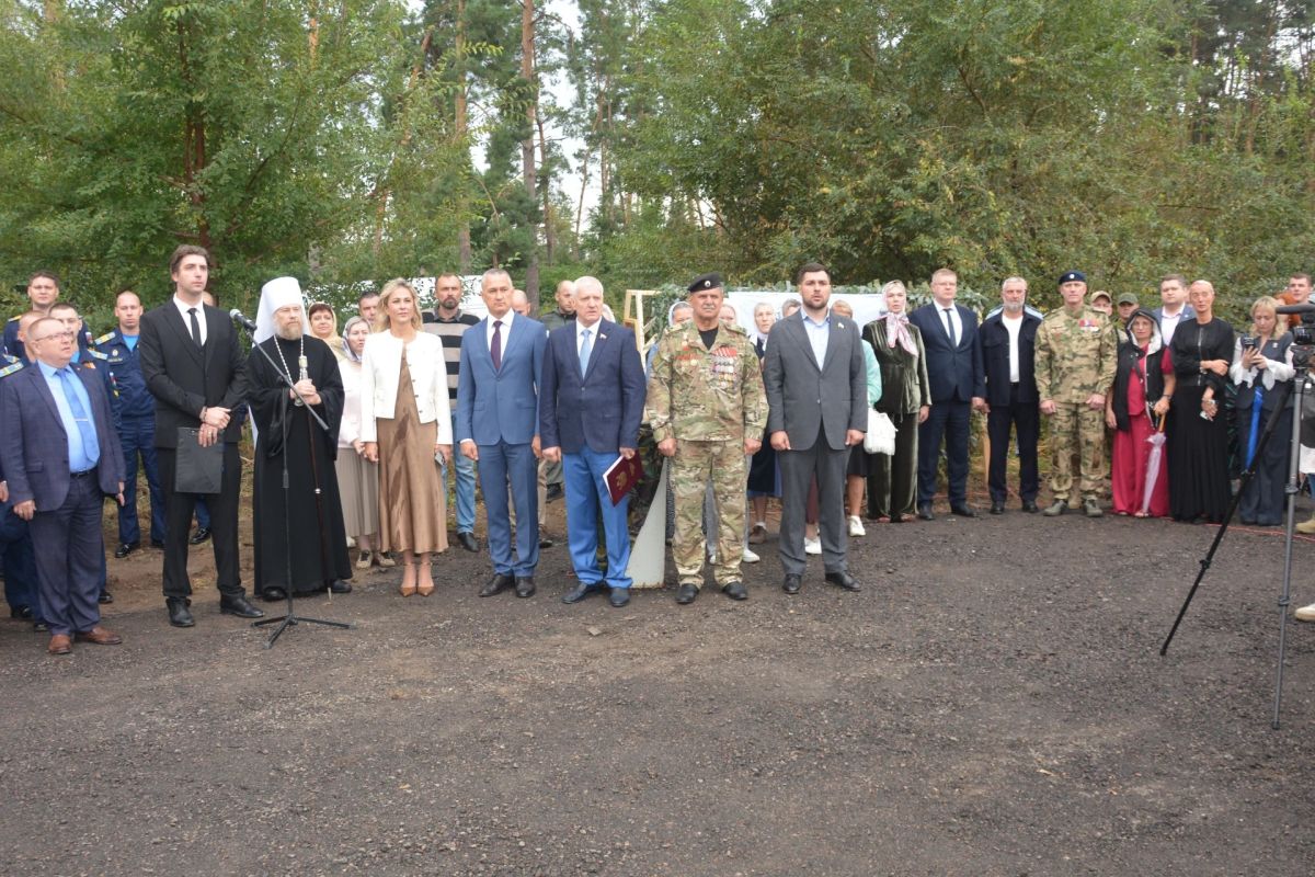 Воронежские депутаты передали технику в зону СВО