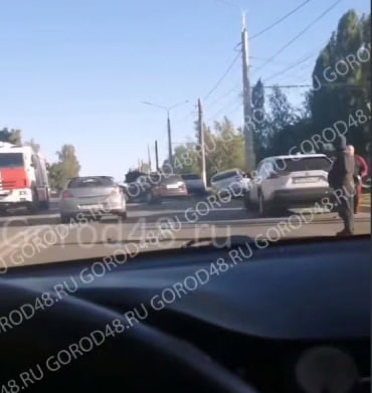 Пять автомобилей столкнулись на улице Полиграфической в Липецке