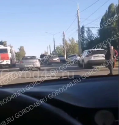 Пять автомобилей столкнулись на улице Полиграфической в Липецке