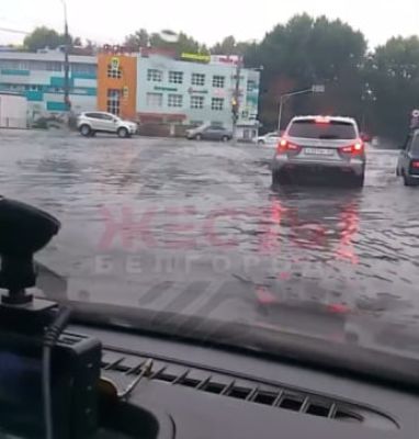 Дороги ушли под воду: последствия ливня в Белгороде