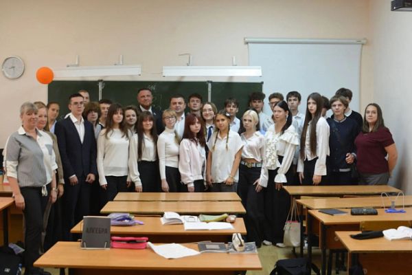 Герой России Андрей Дьяченко провёл Урок Мужества в воронежской школе №20  