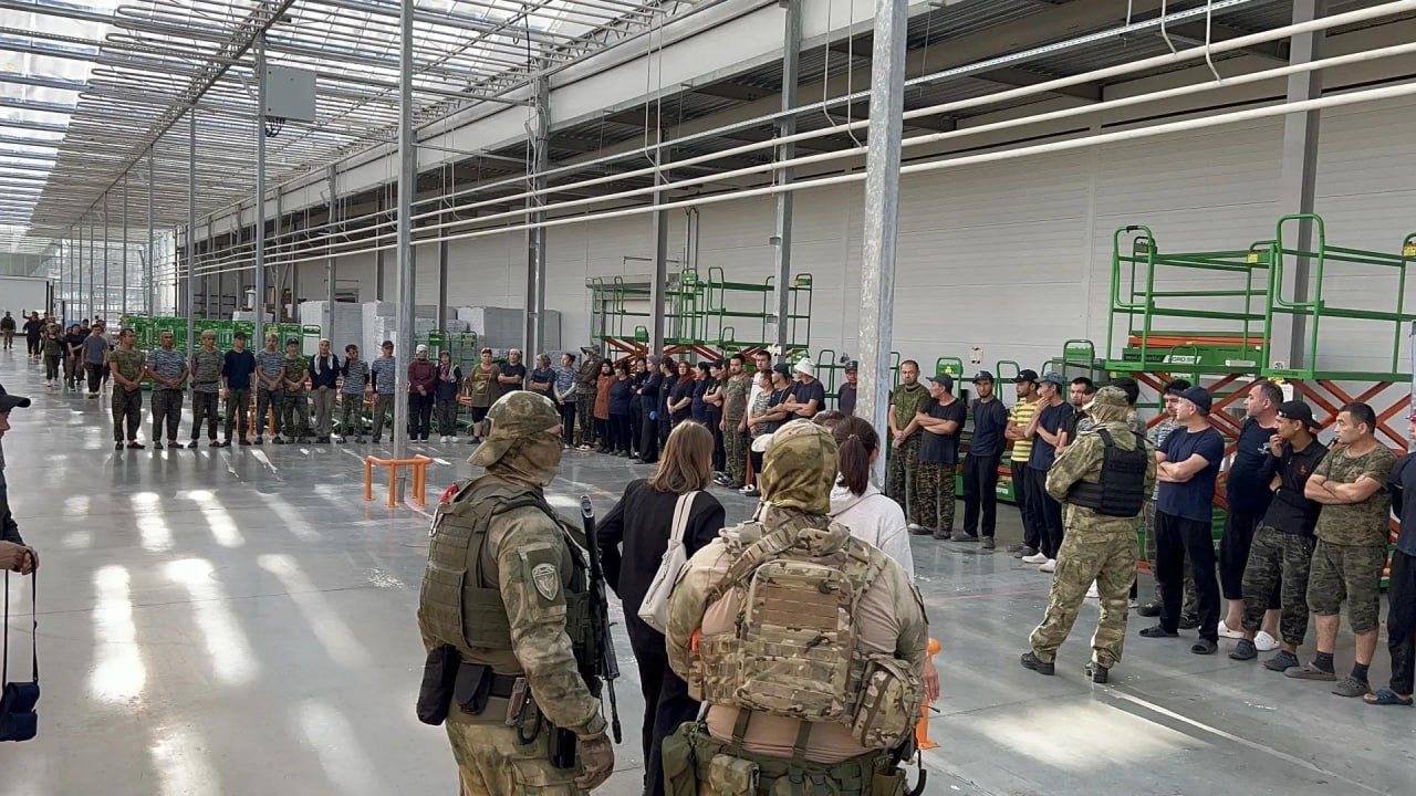 Силовики нагрянули с проверкой в теплицы, пекарню и&nbsp;на воронежский завод&nbsp;