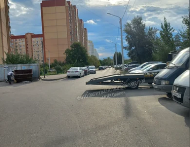 «Короля парковки» на эвакуаторе сняли на фото в Воронеже
