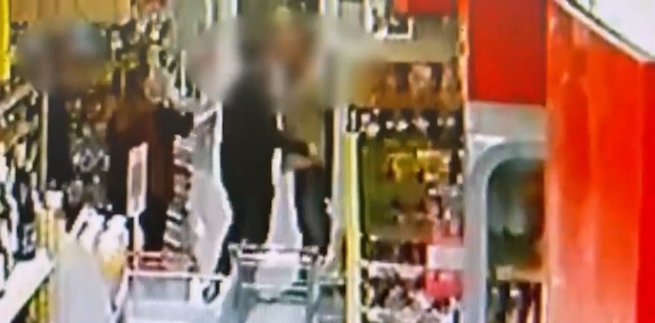 Жестокое избиение покупателя в&nbsp;магазине попало на&nbsp;видео в&nbsp;Воронеже