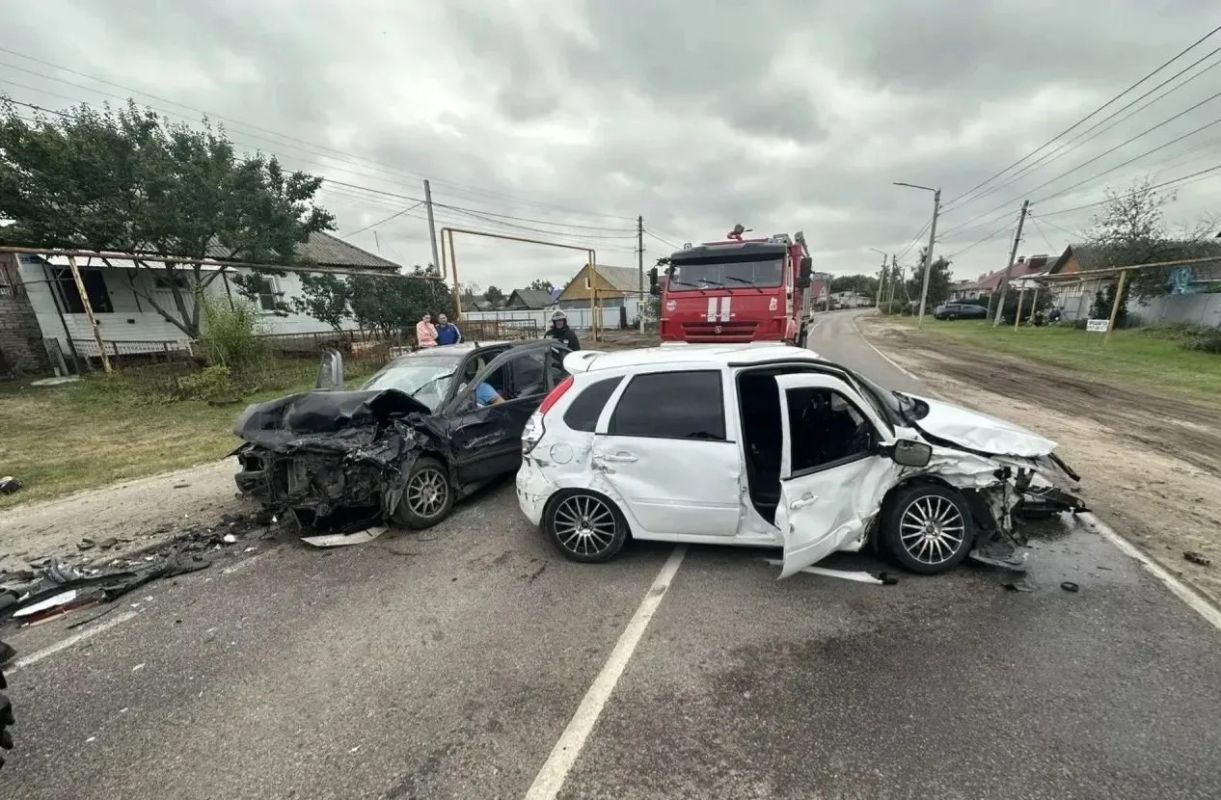 Два водителя пострадали в лобовом ДТП в Воронеже