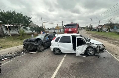 Два водителя пострадали в лобовом ДТП в Воронеже