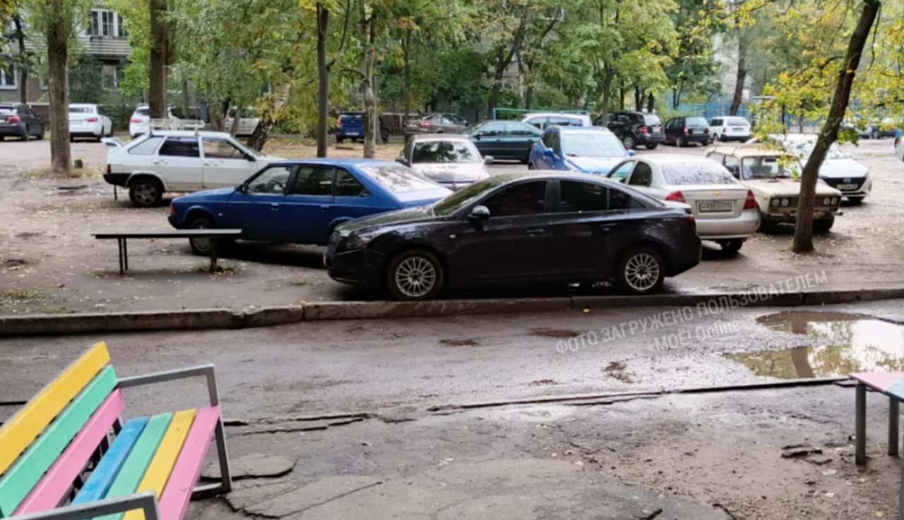 Сборище автохамов в воронежском дворе взбесило горожан