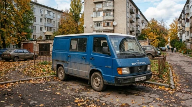 Бесхозный «Мерседес-Бенц» передали воронежским властям