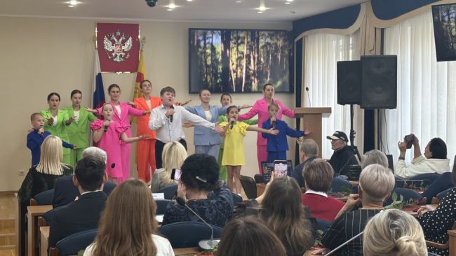 В Воронежской городской Думе поздравили педагогов с Днём учителя 