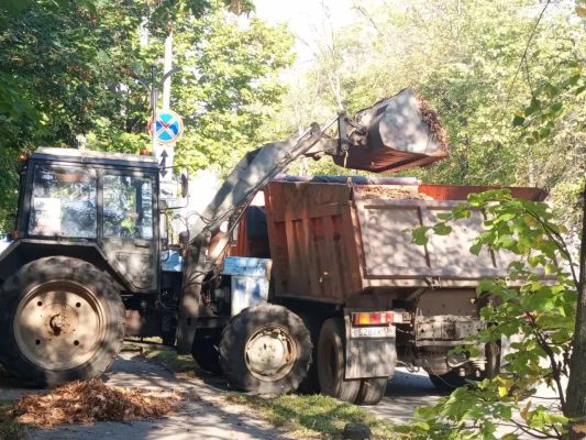 Коммунальщики в Воронеже трудятся на благо чистоты улиц и днём, и ночью