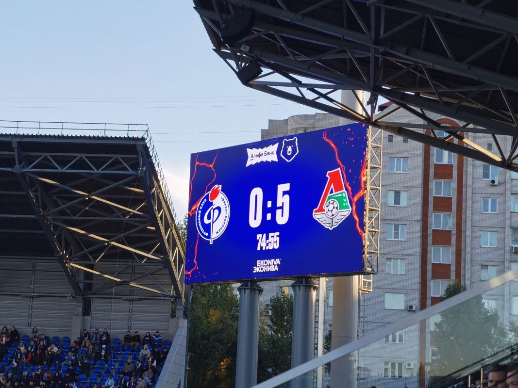 Воронежский «Факел» разгромно проиграл «Локомотиву»