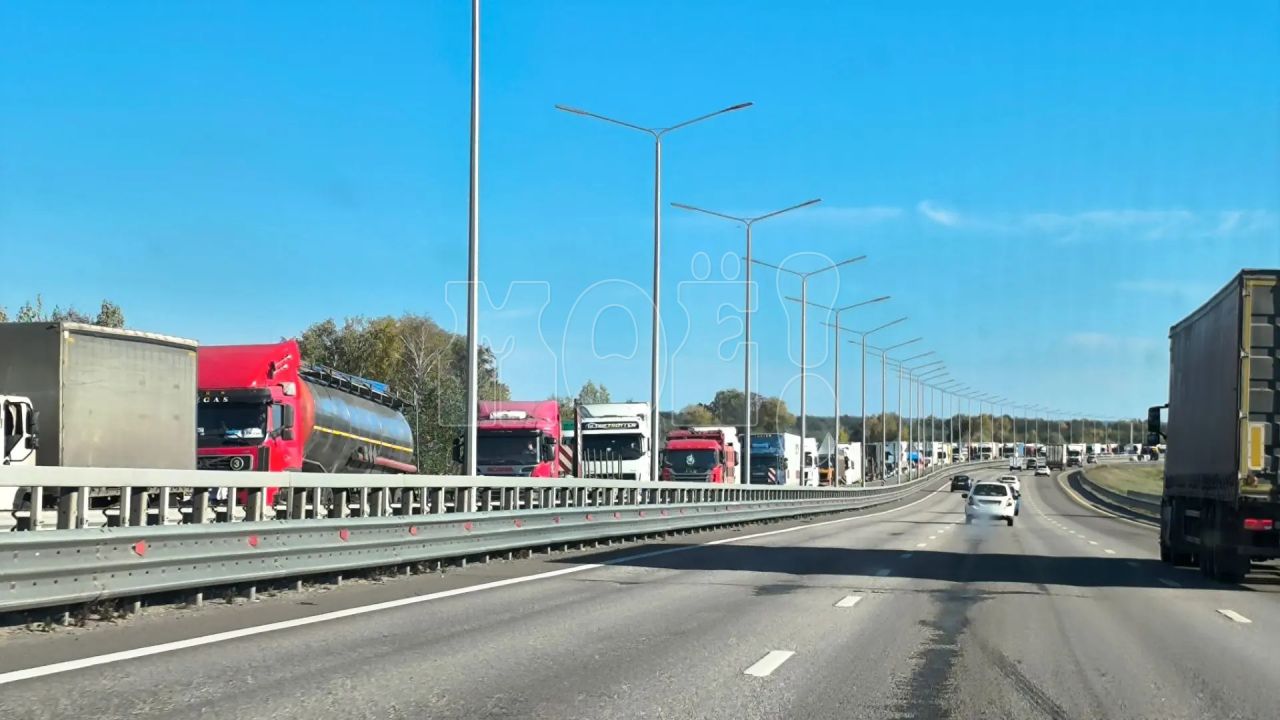 Многокилометровая пробка сковала выезд из Воронежа