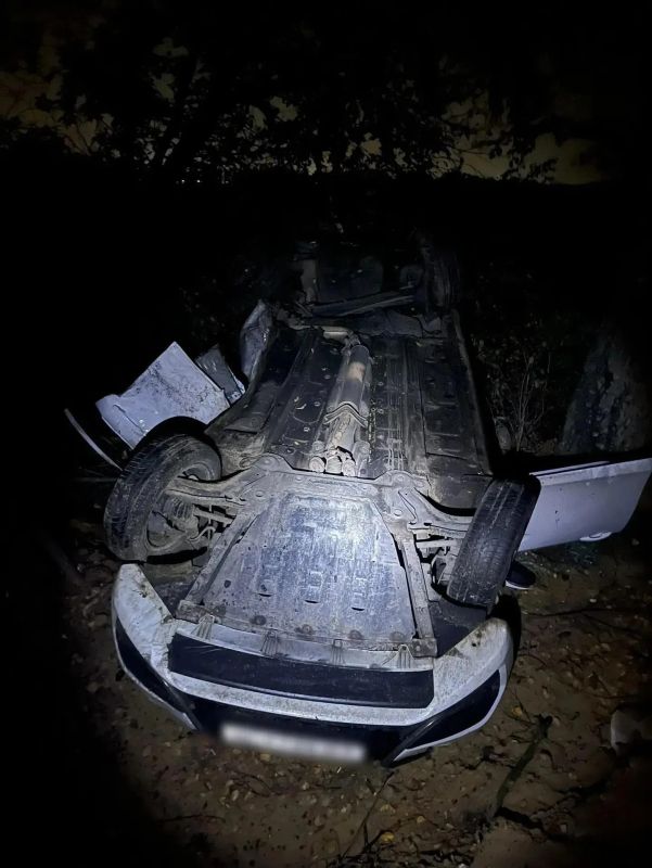 Водитель погиб в аварии с перевернувшимся авто под Воронежем
