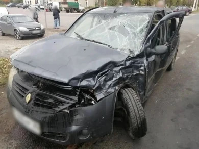 Три человека попали в больницу после ДТП с молодым водителем и фурой в Воронежской области