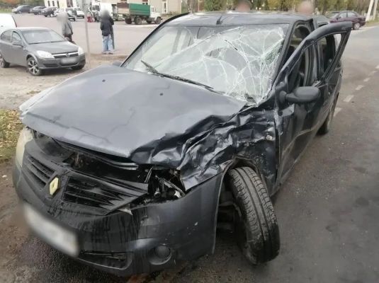 Три человека попали в больницу после ДТП с молодым водителем и фурой в Воронежской области
