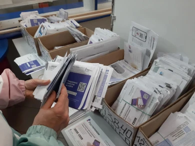 «Лежат на всеобщем обозрении». Бардак с квитанциями на почте возмутил воронежца