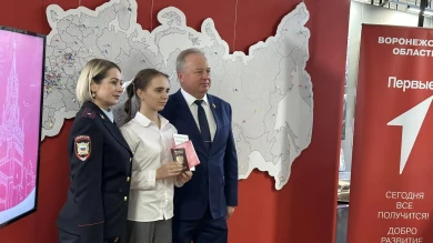 Воронежским школьникам вручили паспорта в рамках программы «Мы — граждане России» 