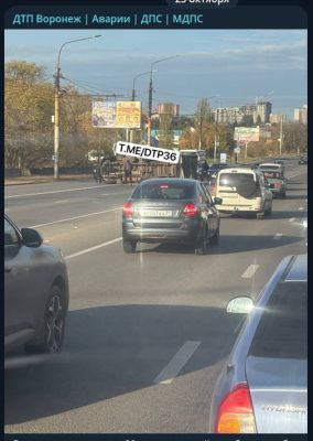 Рухнувшая «ГАЗель» перекрыла въезд на мост в Воронеже