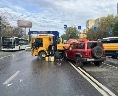 Три человека пострадали в жёсткой аварии с КамАЗом и «Танком» в Воронеже