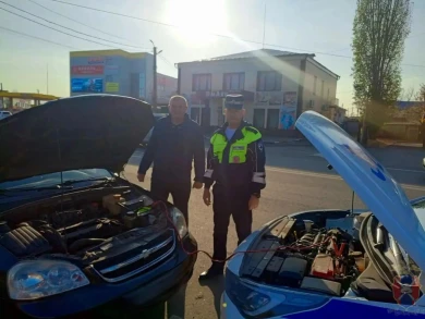 В беду попал воронежский водитель на дороге