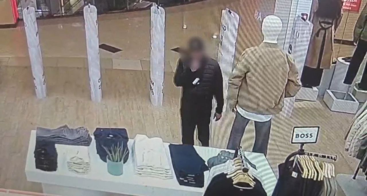 Вор стопками выносил вещи из&nbsp;ТЦ в&nbsp;центре Воронежа