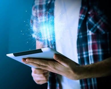 От нагревания до странных СМС. В МВД перечислили признаки заражения телефона вирусами