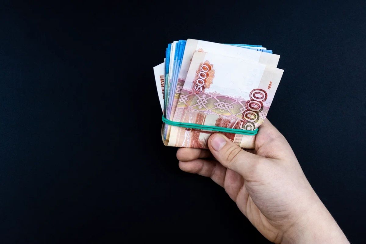 Средняя зарплата в Курске за 2025 год достигла 91 614 рублей