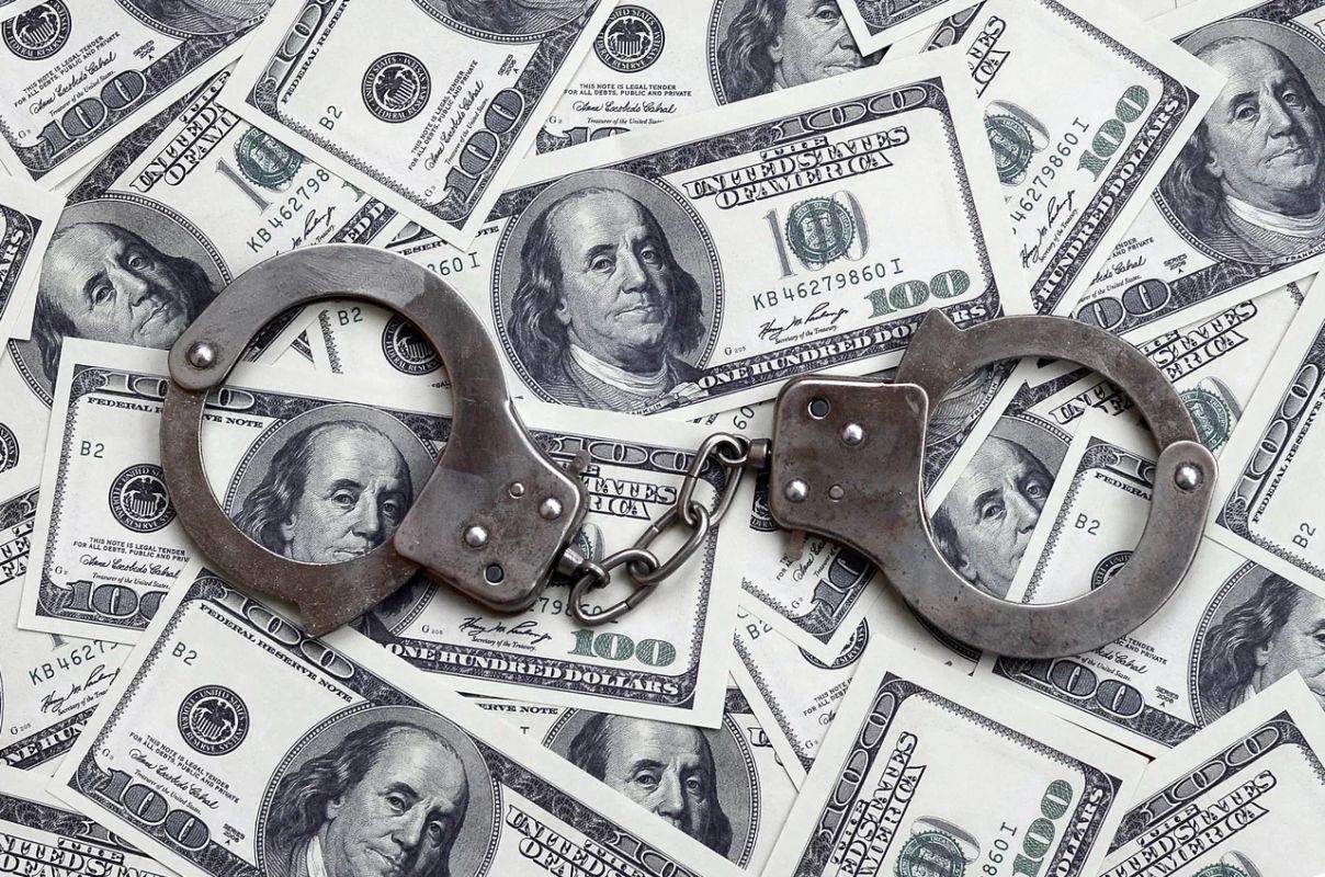 Московская пенсионерка отдала мошенникам 20 золотых слитков по 250г и более 63 млн рублей