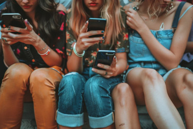 Это известная проблема. Курянам назвали регионы, где могут отключить мобильный интернет