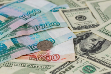Рубль падает? Курянам объяснили, что ожидает российскую валюту