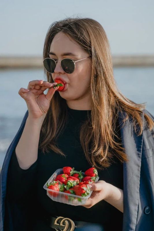 Как питаться, чтобы не исчезла талия: заменила 3 привычки в еде — и навсегда перестала переедать