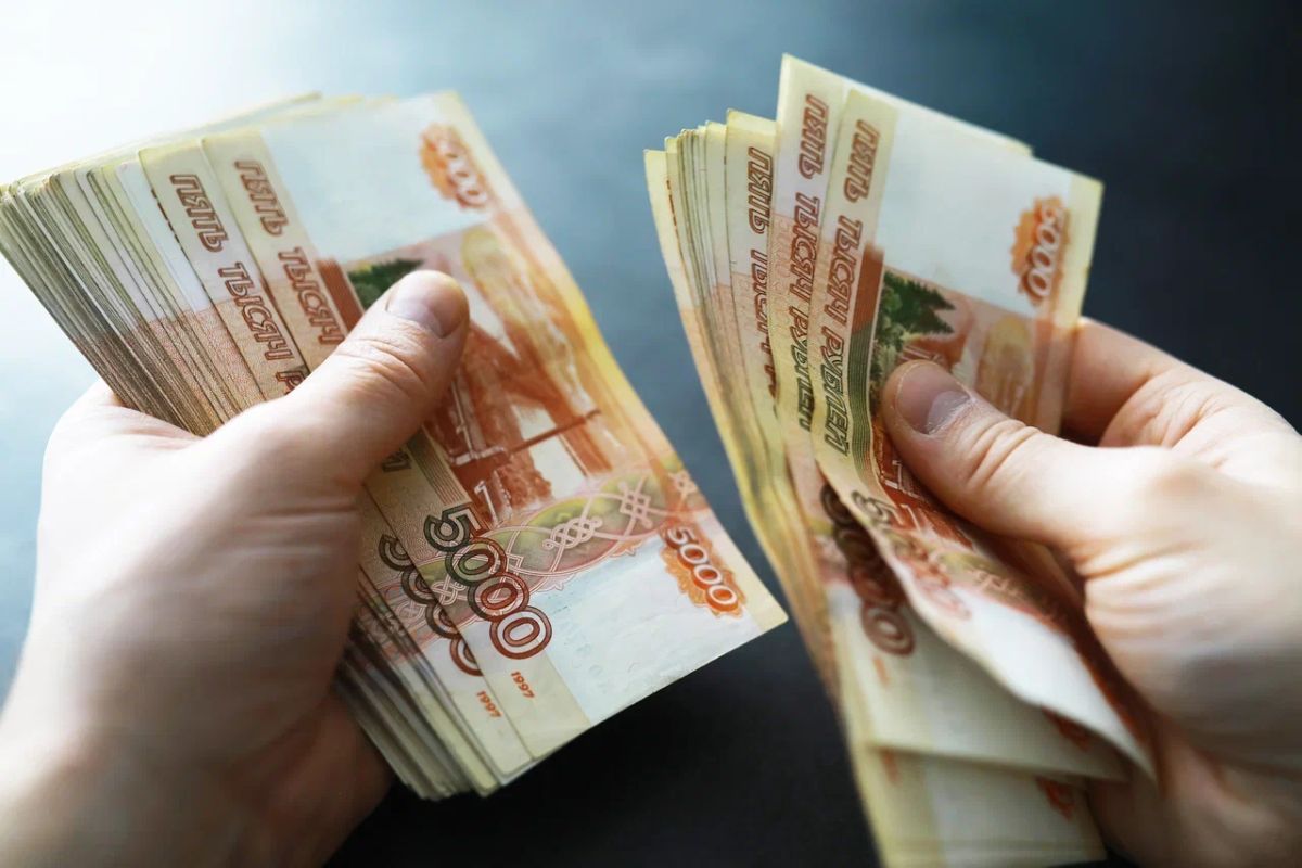 Россияне рассказали, сколько денег нужно им для счастья